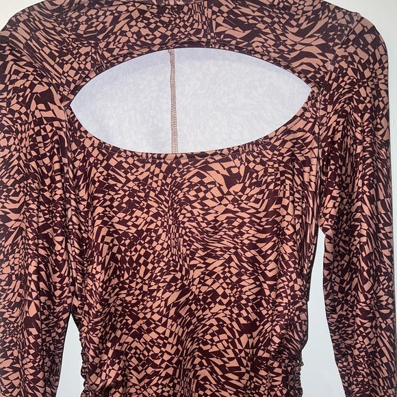 New ASTR the label leighton geo print midi dress - Picture 3 of 4